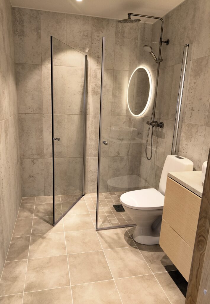 Dark grey tiles bathroom